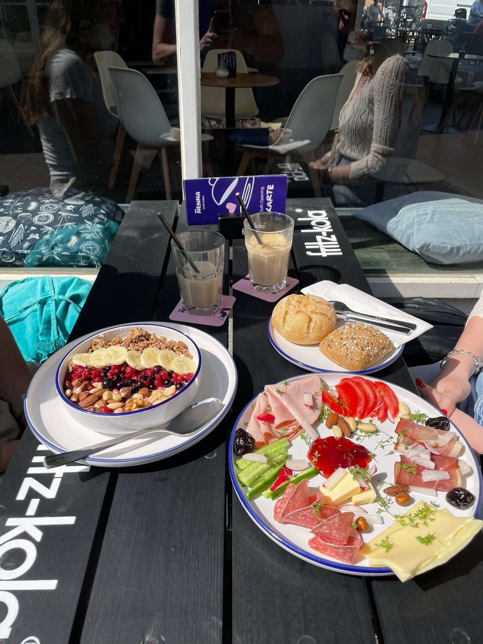 Gedeckter Tisch im NENNA Café