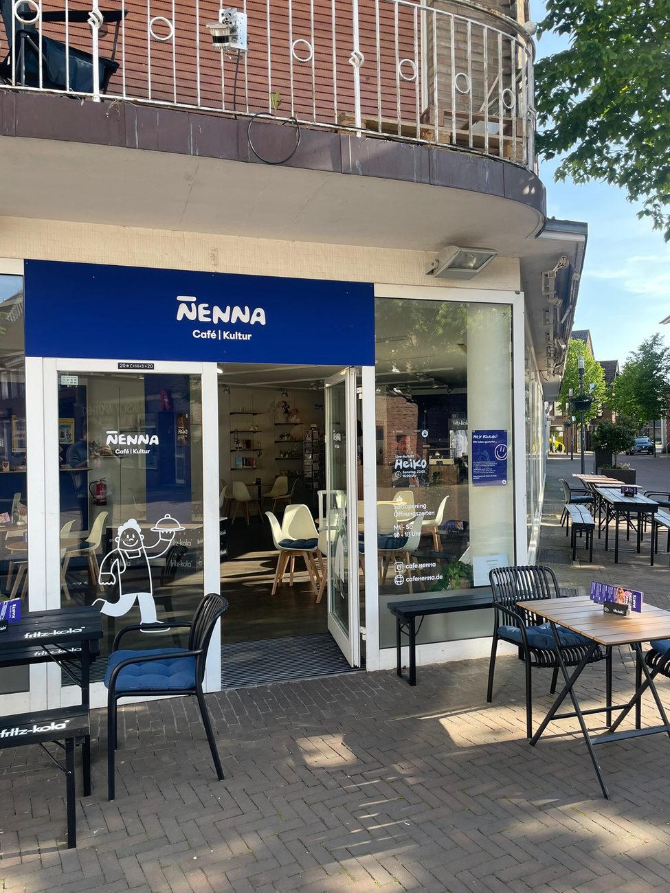 Das NENNA mit Terrasse am Rathausplatz – Stopp für Radtouren in Rhede